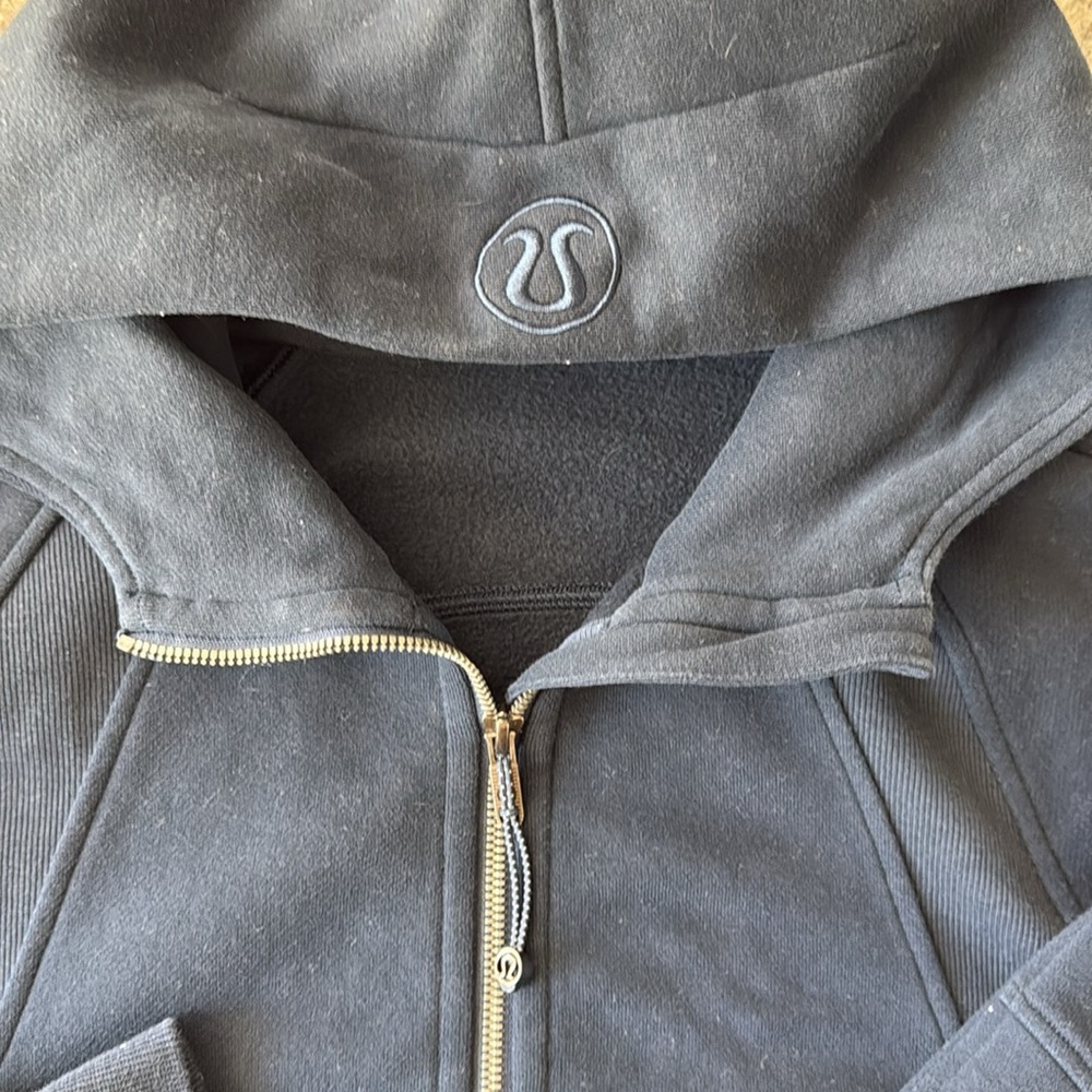 Lululemon Navy xs/s full zip hoodie Perfect and used just 2x - Picture 2 of 3